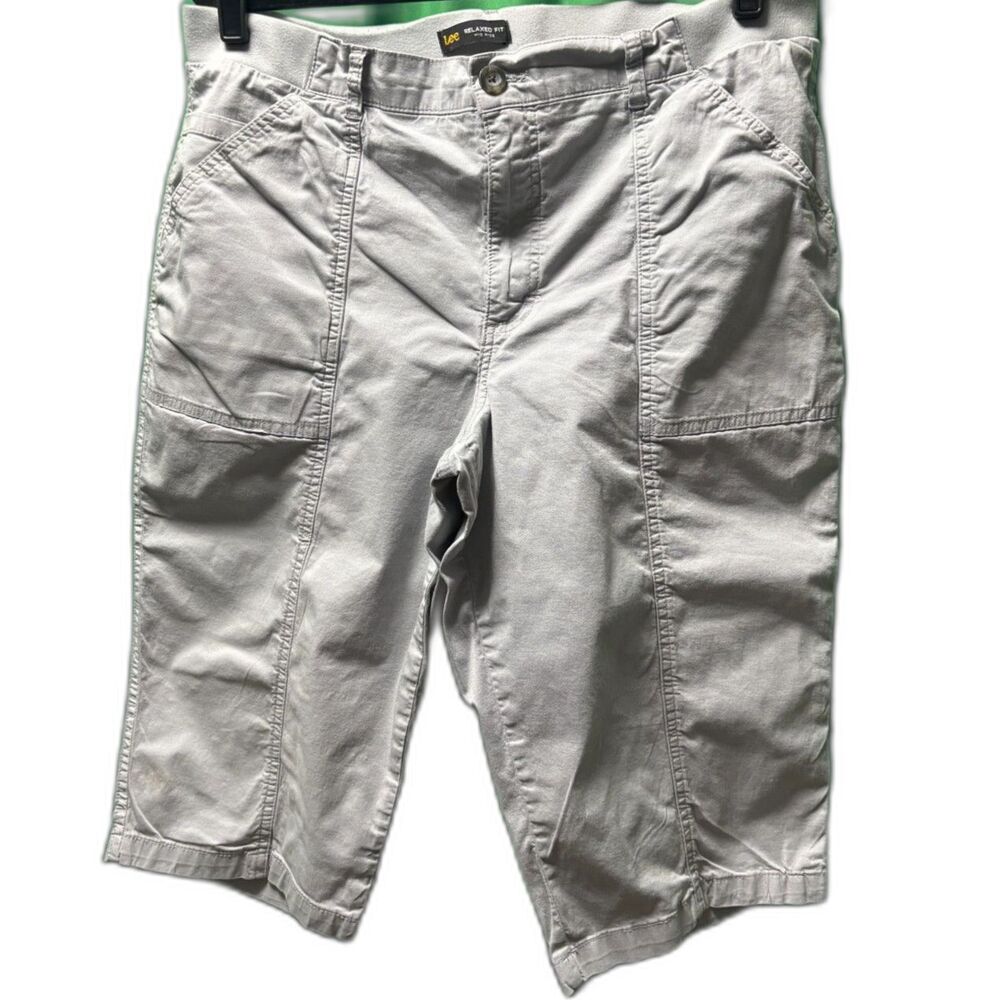 Lee Women’s Size 18 Green Cargo Shorts Relaxed Fit Mid Rise Comfort Waist